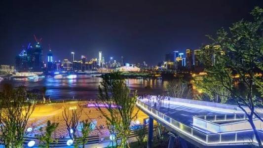 弹子石广场看夜景.jpg